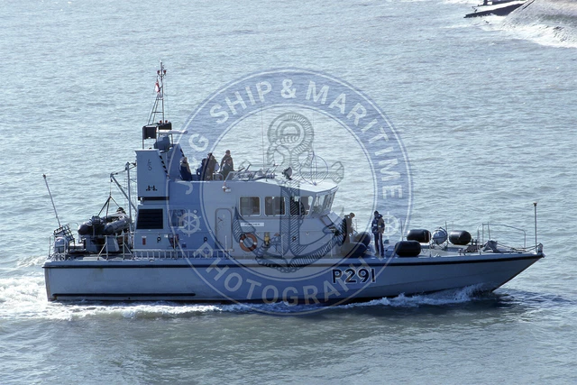 ROYAL NAVY ARCHER Class Patrol Vessel HMS PUNCHER (P291) 6x4 (10X15