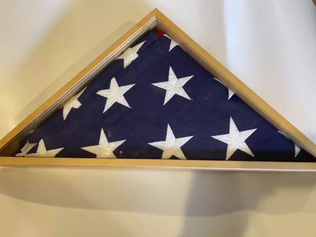 Vtg USA  American Veteran Memorial Display Case with Folded Flag