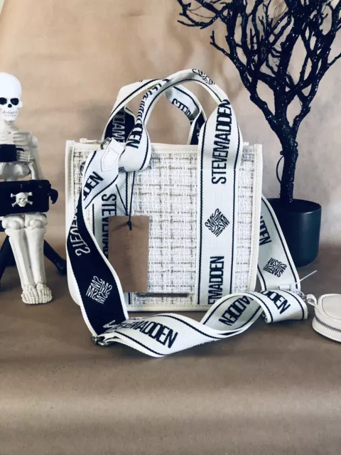 G by Guess Shoulder Bags