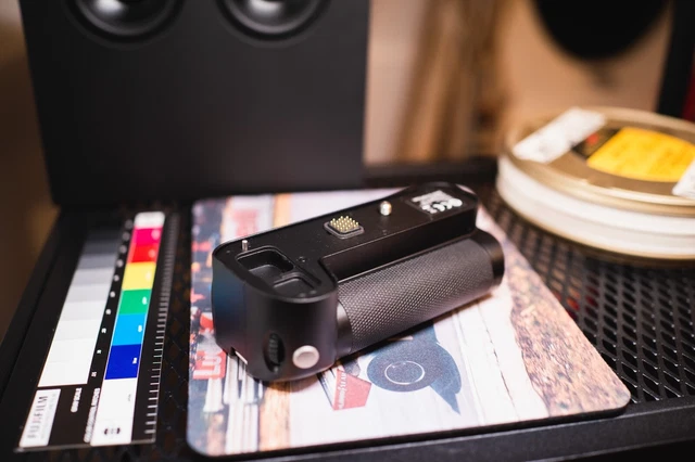Leica SL2 battery grip / vertical grip