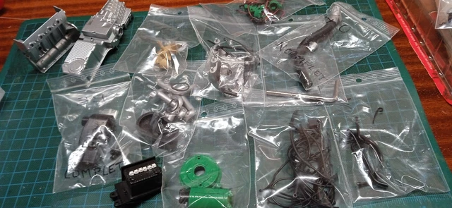 Lot Altaya 1/8 – Pièces Renault 4L (numéro 38 Et Autres) – Voir Détails