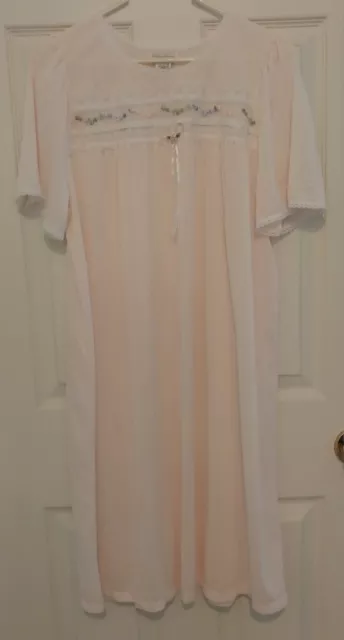 VINTAGE BARBIZON LIGHT pink lace trim floral embroidered nightgown size ...