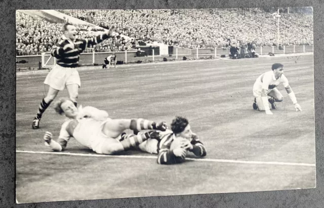 1953 Press Photo Rugby League Cup Final Huddersfield V St Helens Wembley England