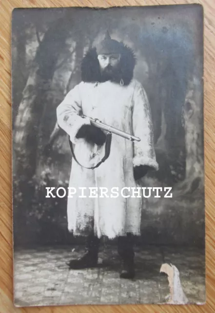 Altes Portrait Foto Soldat mit Pickelhaube / Wintermantel / Gewehr 1. WK