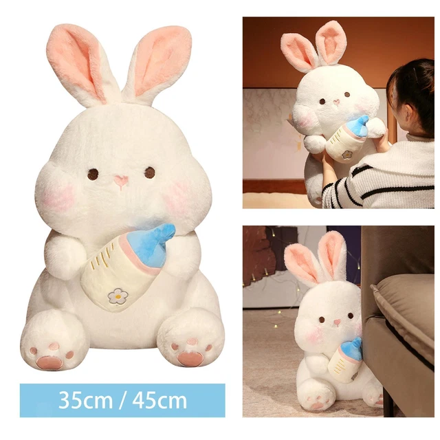 Lapin en peluche, cadeau d'anniversaire mignon avec une bouteille de lait,