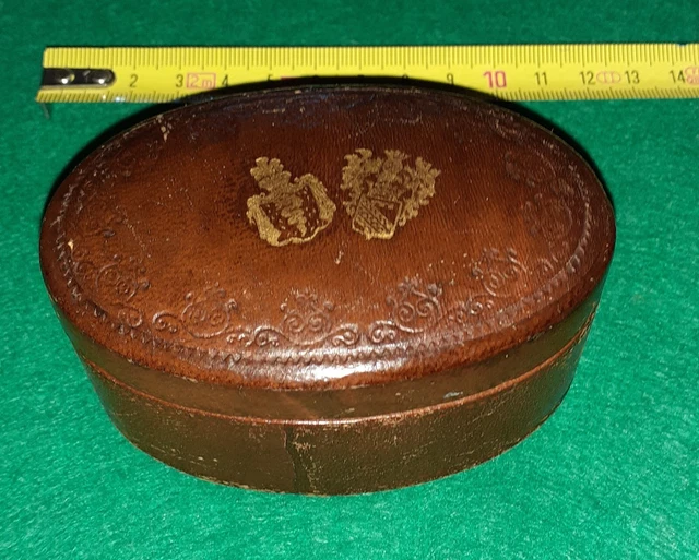 antica scatoletta in cuoio 