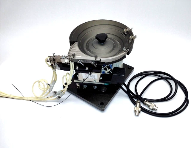 Daishin D-115KE Vibratory Parts Feeder and DPL-31 Linear Feeder