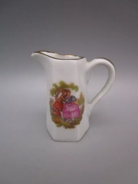 Pichet miniature ancien en porcelaine de Limoges