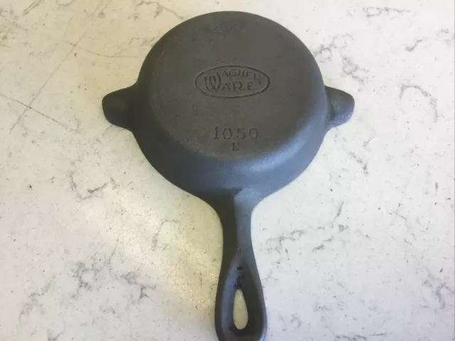 Vintage Wagner Ware Cast Iron Frying Pan 1050 E Miniature Ashtray Skillet USA