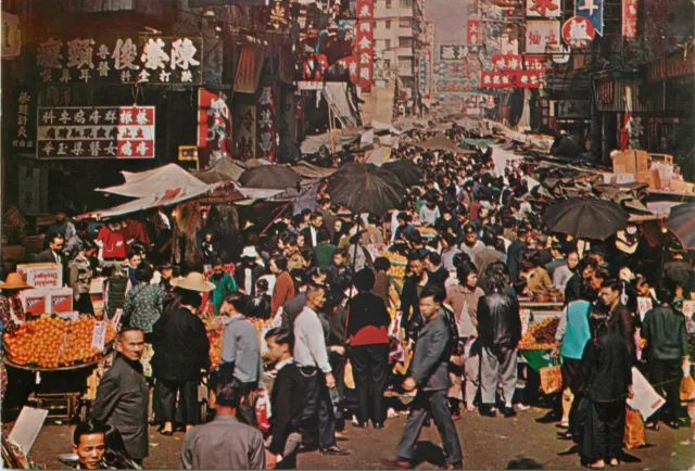 c16582 Market existing in the open street Kowloon  Hong Kong postcard 1982