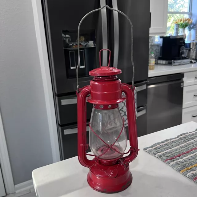 https://www.picclickimg.com/UBkAAOSwdQ9k9mmb/AMERICAN-CAMPER-Red-RK12-Kerosene-Lantern.webp