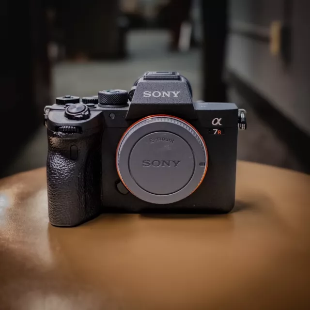 Sony Alpha A7R IV  A7RIV 61.0MP Mirrorless Digital Camera Black Body MINT Bundle