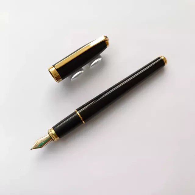 ST DuPont Olympio Black Lacquer & Gold Plated Fountain pen