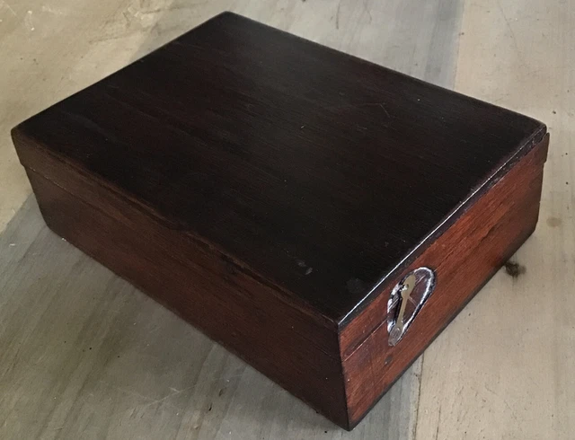 Antigua caja de madera interesantes capturas laterales bien usadas Arnold & Sons Londres