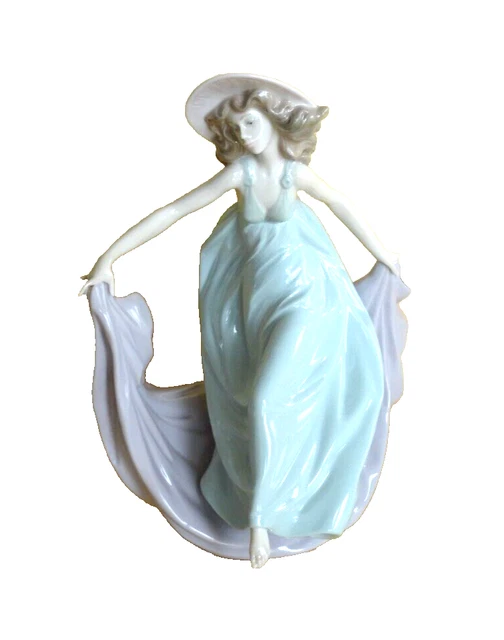 LLADRO #5662 "May Dance" Porcelain Figurine Retired Mint LLADRO #5662 "May Dance" Porcelain Figurine Retired Mint