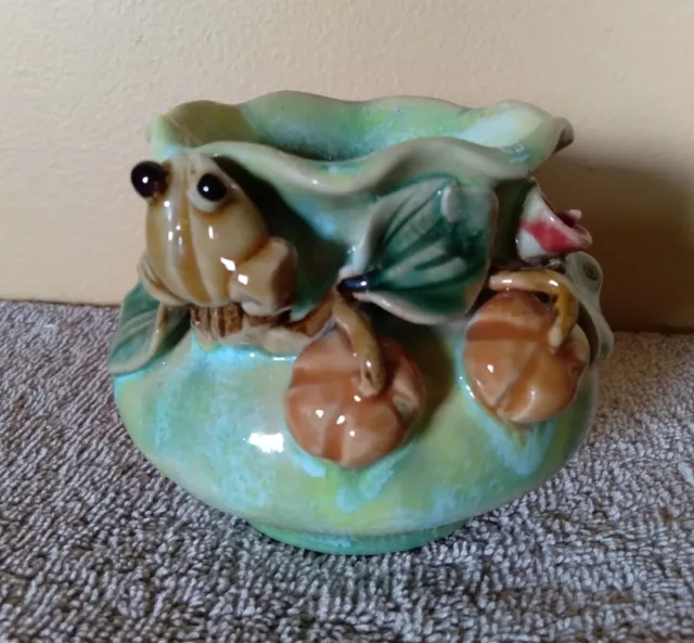 VINTAGE MOJALICA FROG Planter With Scalloped Top Lily Pads Flowers 3 ...
