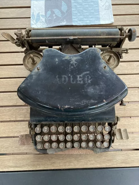 Antike Schreibmaschine Adler Mod. Nr. 7 Kellerfund ca. 100 Jahre alt. (2)