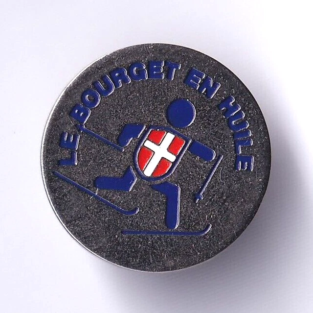 Pin's LA CLUSAZ 74 HAUTE SAVOIE SKI FUN STATION SKI SURFEUR