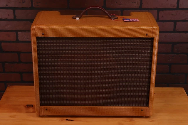 Tweed Deluxe  5e3 Narrow Panel Guitar Combo Speaker Cabinet with Nitro lacquer.