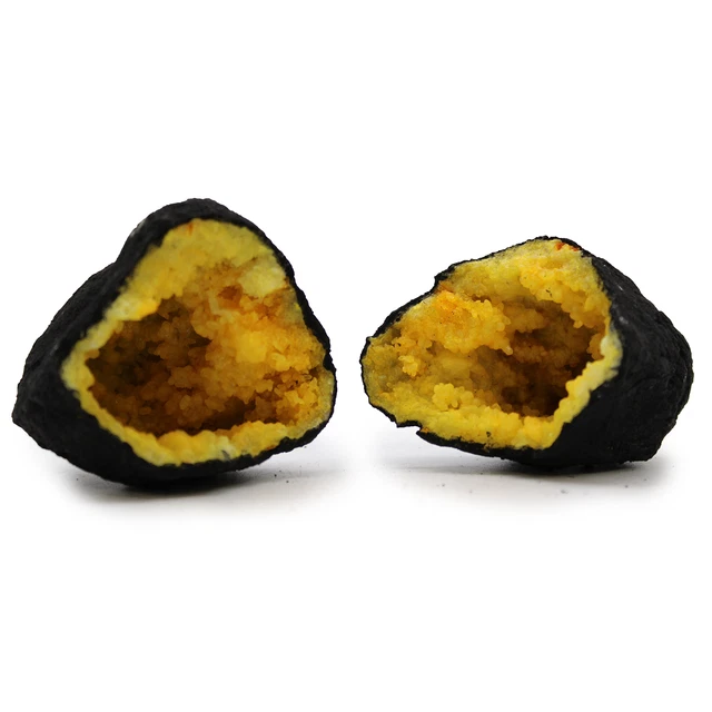 Farbige Calsit-Geoden - schwarzer Felsen - gelb