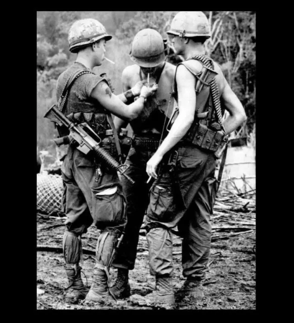 Vietnam War US Army Smoke Break PHOTO 1st Cavalry Troops Smoking Cigarettes