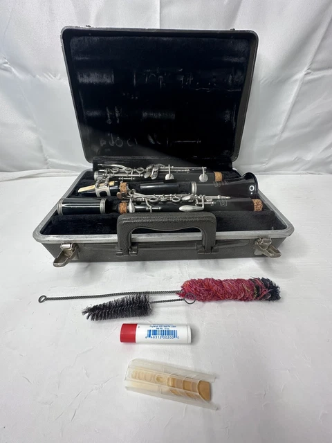 Vintage Bundy Selmer Resonite Clarinet w/ Hard Case Serial #856500 Vintage Bundy Selmer Resonite Clarinet w/ Hard Case Serial #856500