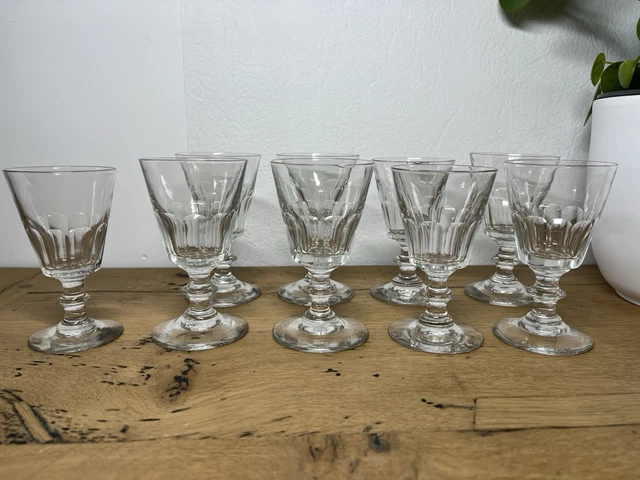 SAINT-LOUIS. Modèle CATON. Lot de 31 verres en cristal com