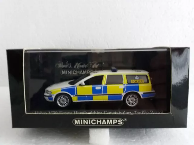 Rare 1/43 Minichamps Volvo V70 Estate Herts/Constabulary Traffic Patrol Unit