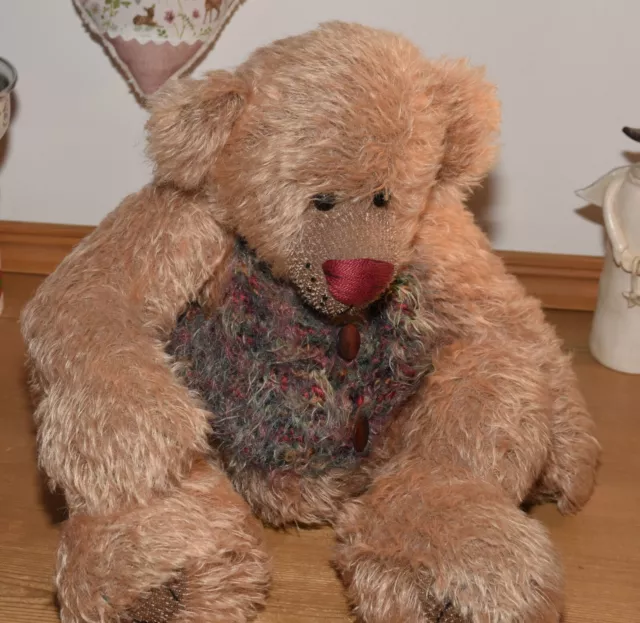 Künstlerteddy aus Mohair von ANeckermann mit dicker roter Nase