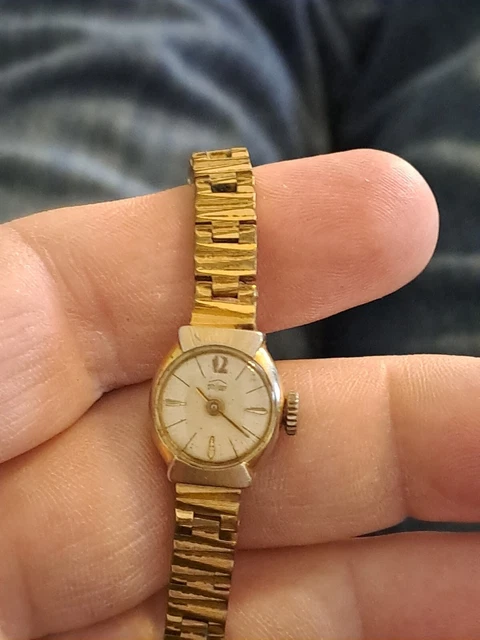 Montre ellipse en or jaune Patek Philippe Doré en Or jaune - 20170035
