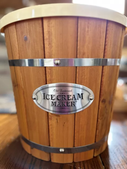 Nostalgia Vintage Electric Ice Cream Maker 4-Quart. Old Fashioned machine.