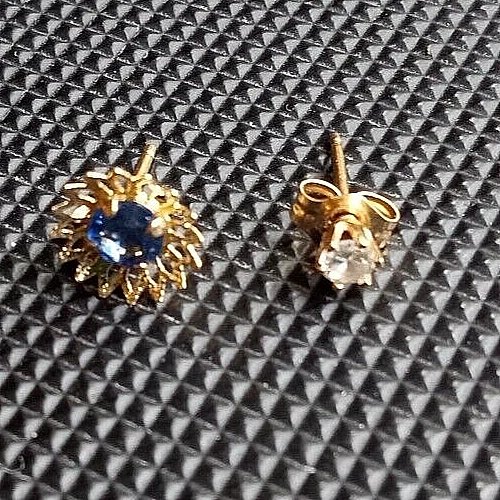 14KT GOLD SCRAP 0.7 GRAMS single stud earrings with diamond and blue sapphire