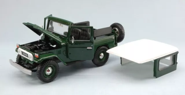 Motormax MTM79323GN TOYOTA FJ40 HARD TOP 1960 GREEN W/WHITE ROOF 1:24 Modellino