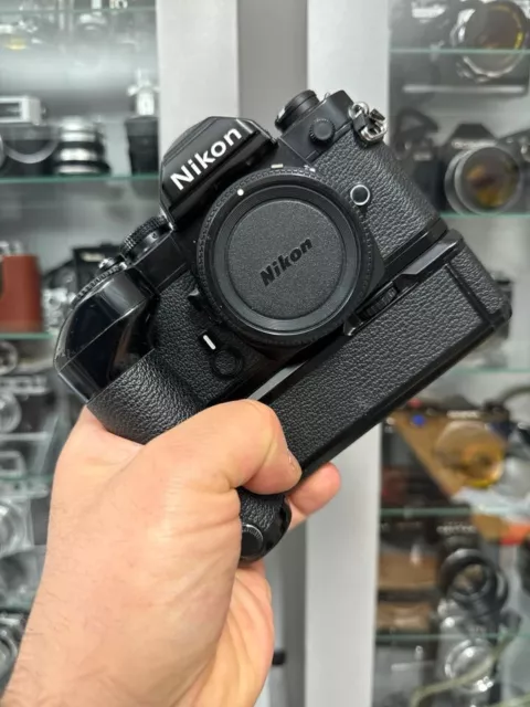 Bildhübsche Nikon FM mit Motor MD-12