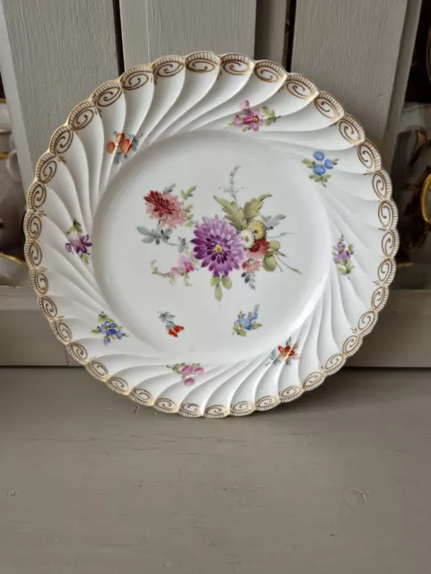 Assiette En Porcelaine Allemande De Saxe Décor Fleurs Peintes