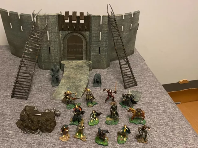 LOTR Lord Of The Rings Armies of Middle Earth Helm's Deep & Figures