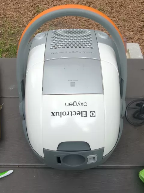 Electrolux Oxygen EL6988 White HEPA Vacuum Canister Only Tested