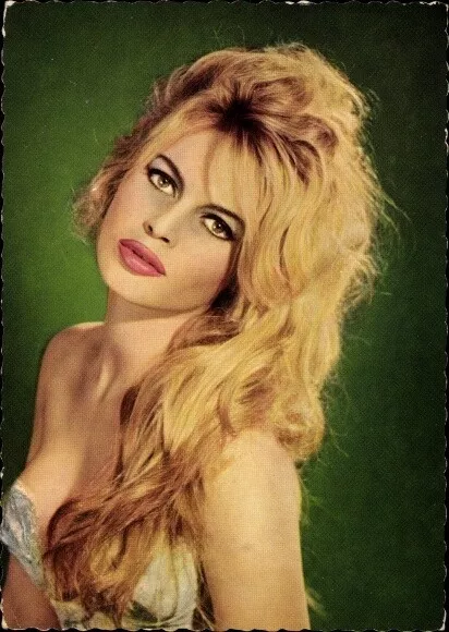 Ak Schauspielerin Brigitte Bardot, Portrait - 4085771