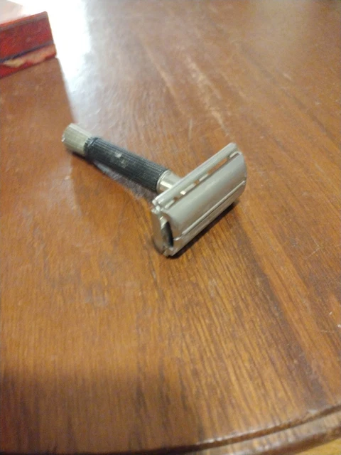 Antique Vintage Gillette Safety Razor W/ Box 2