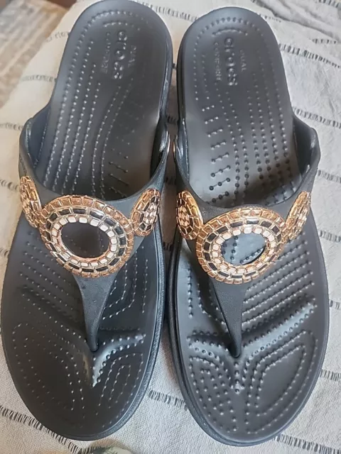 Crocs Sandal Womens Sanrah Diamante Wedge Flip Flop Black Platform Beaded Size 9