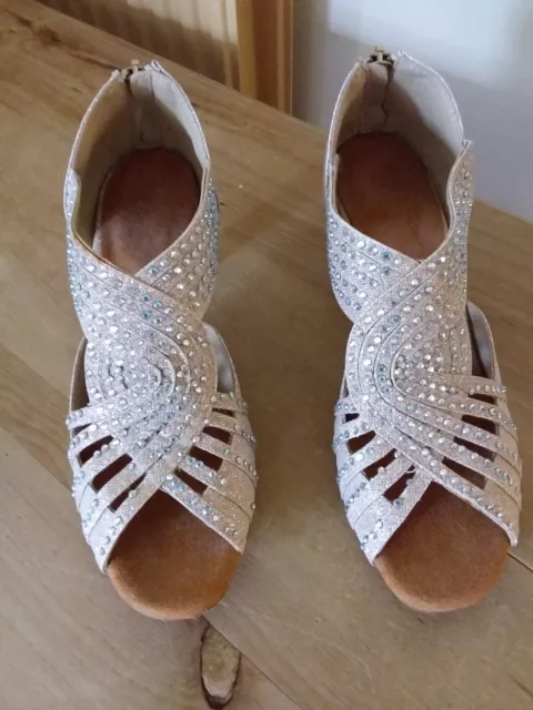 Ladies dance shoes. Size 5.5