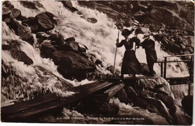 CPA CHAMONIX - Cascade du Nant-Blanc a la Mer de Glace (108724)