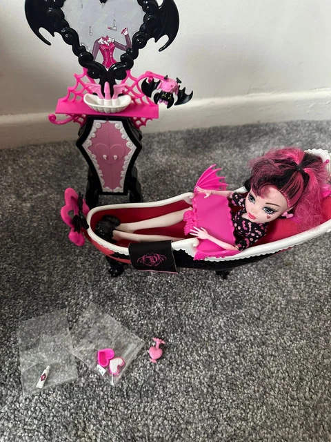 MONSTER HIGH DRACULAURA’S Powder Room WITH DRACULAURA DOLL £45.00 ...