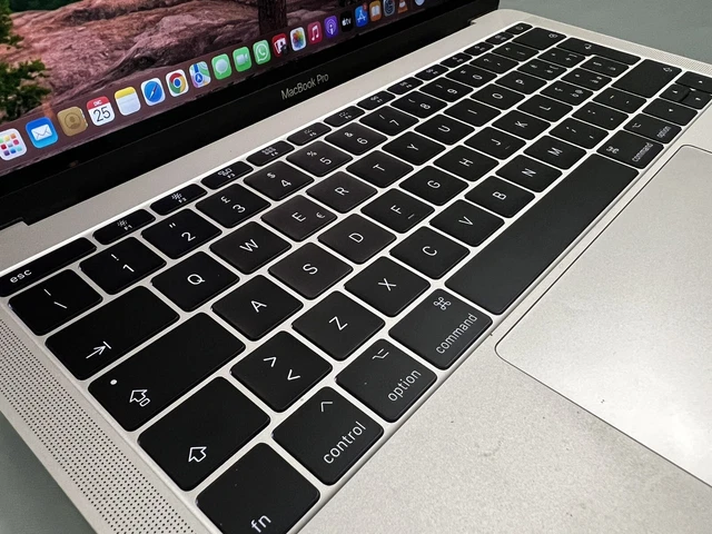 Apple MacBook Pro 13.3" (256GB SSD, Intel Core i5, 2.3GHz , 8GB) Laptop - Grigio 5