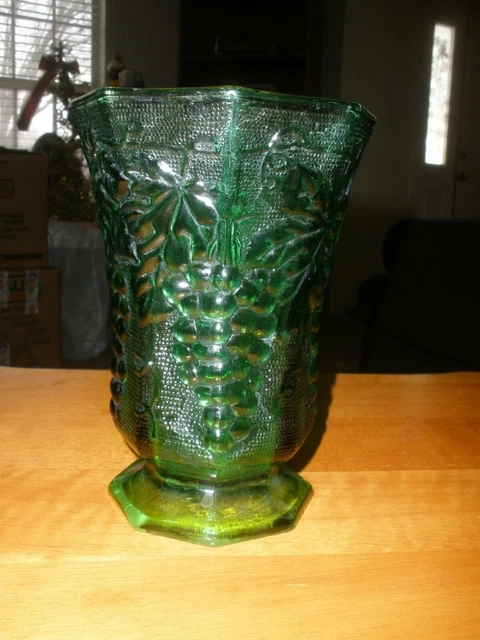 vintage anchor hocking green Sandwich glass Large pedestal vase grape  6 1/4"