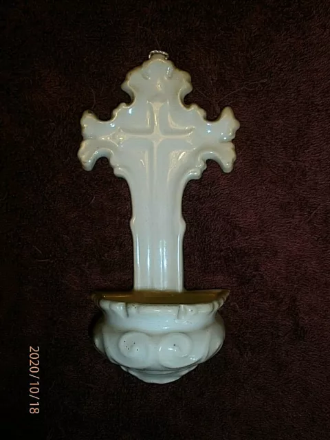ANCIEN BÉNITIER MURALE/H.18 cm/PORCELAINE BISCUIT/CRUCIFIX/CFH/L/EGLISE/CROIX