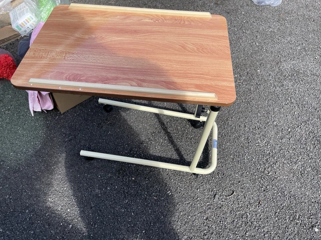 Mesa inclinable ajustable sobre la cama Days con ruedas movilidad fija