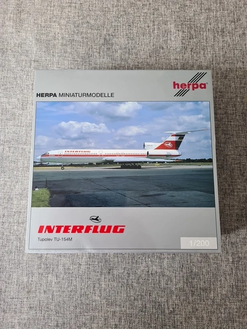 Set Herpa 1/200 - Escalier Passager Historique Interflug (x2) Avec Tracteur D'avion (x1) - Modèle Fini
