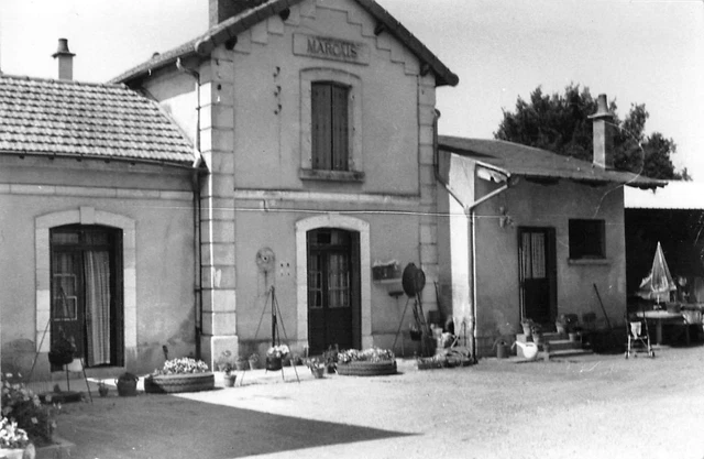 Dep 18 Photograph Gare De Marcais Sur Cher Train En Gare
