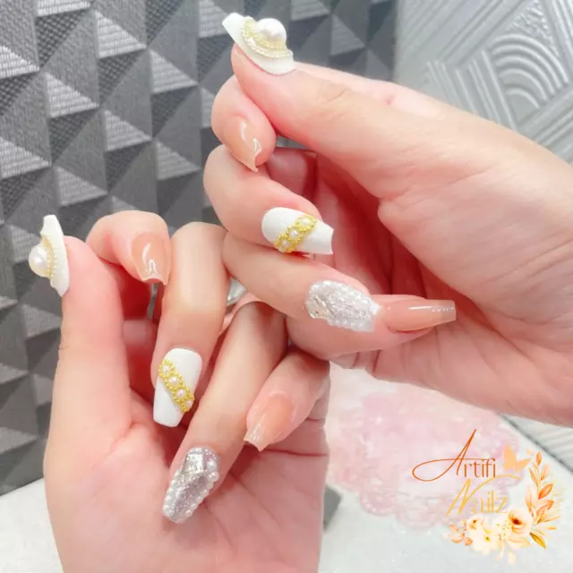 Sarg Aufpressnägel in White Pearl Akt - Handarbeit Luxus Gel Nail Art 3